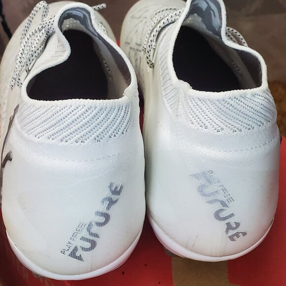 108189-04 FUTURE 8 ULTIMATE Soccer Cleats White-Matte Silver  Size 10.5 Men\